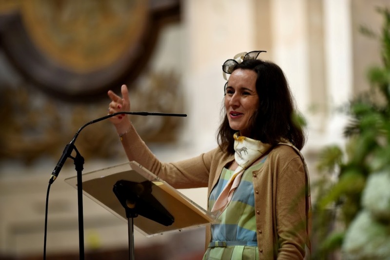 Constance Gabillet, chanteuse lyrique pour messes de mariage, cérémonies religieuse, personnelles ou professionnelles